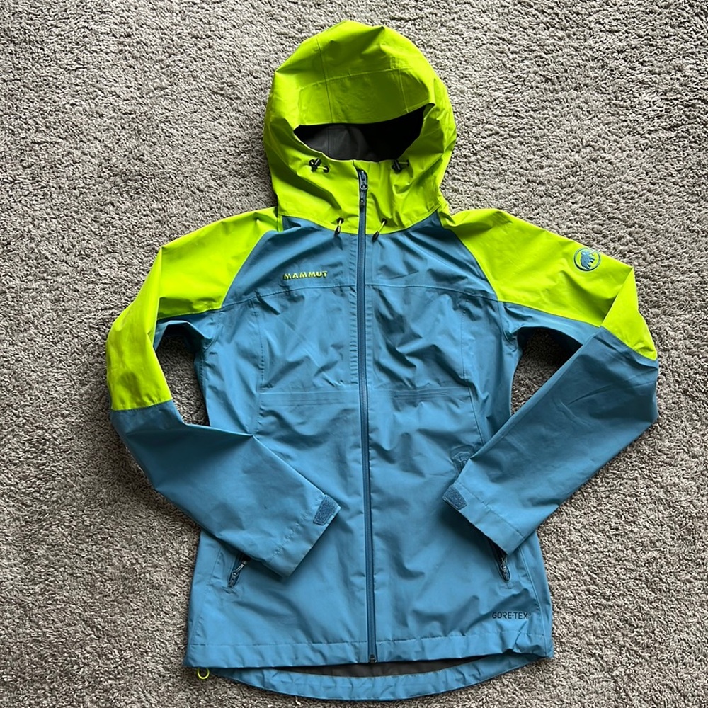 NWOT Gore-Tex Mammut Rain Jacket women’s size SMALL